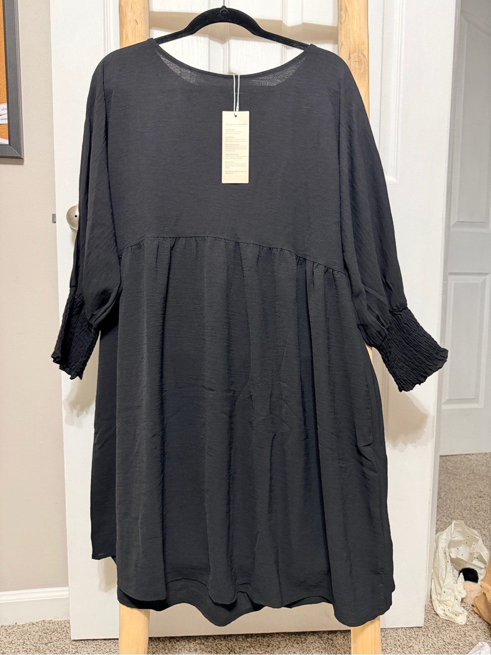 Black Smocked-Sleeve Flow Dress- Dokotoo